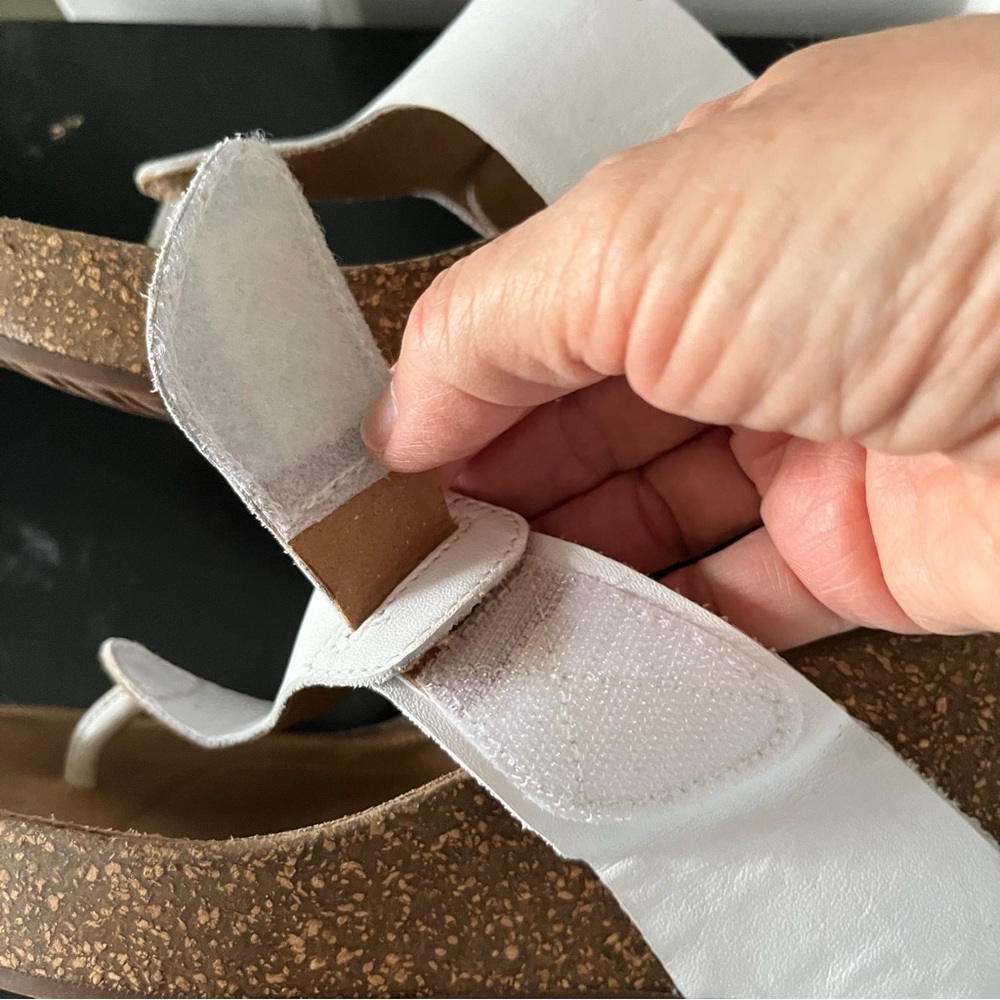 Clark’s Artisan White Leather Wedge  Sandal Sz 8.5 - Picture 7 of 9